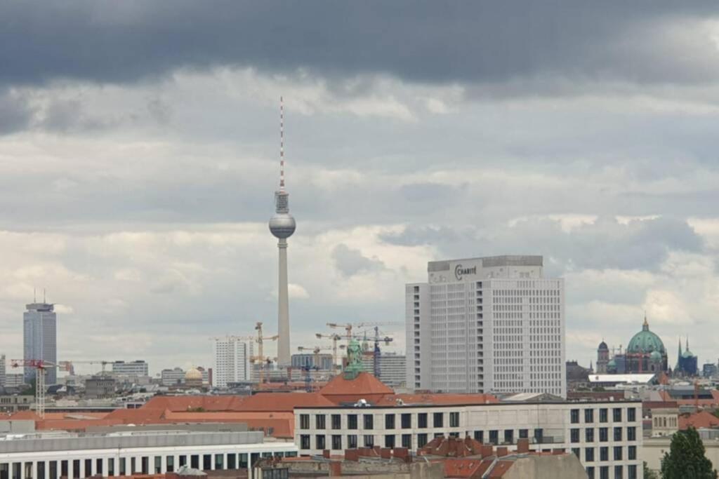 Studio Apartment Uber Den Wolken Berlin Bagian luar foto